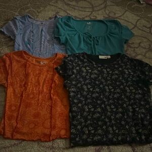4 SO cropped shirts